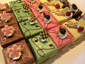 Chipolatat petit fours p/8