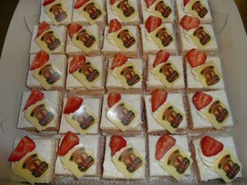 Cake Petit Four met foto/logo